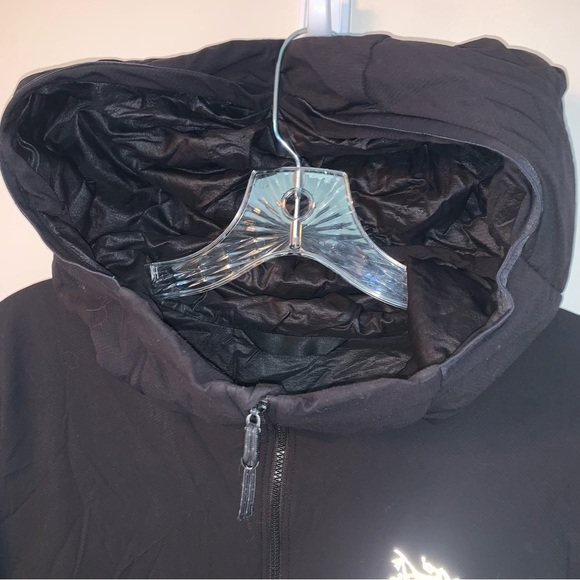 Arc'teryx Men's Atom Black Hooded Jacket - Picture 12 of 13